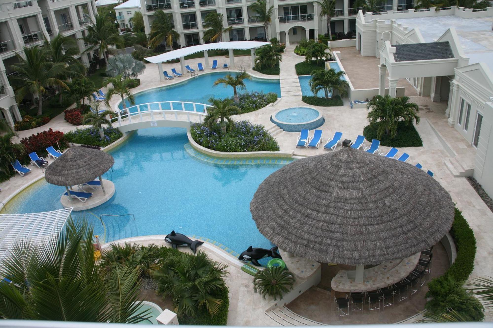 The Atrium Resort Grace Bay Eksteriør billede