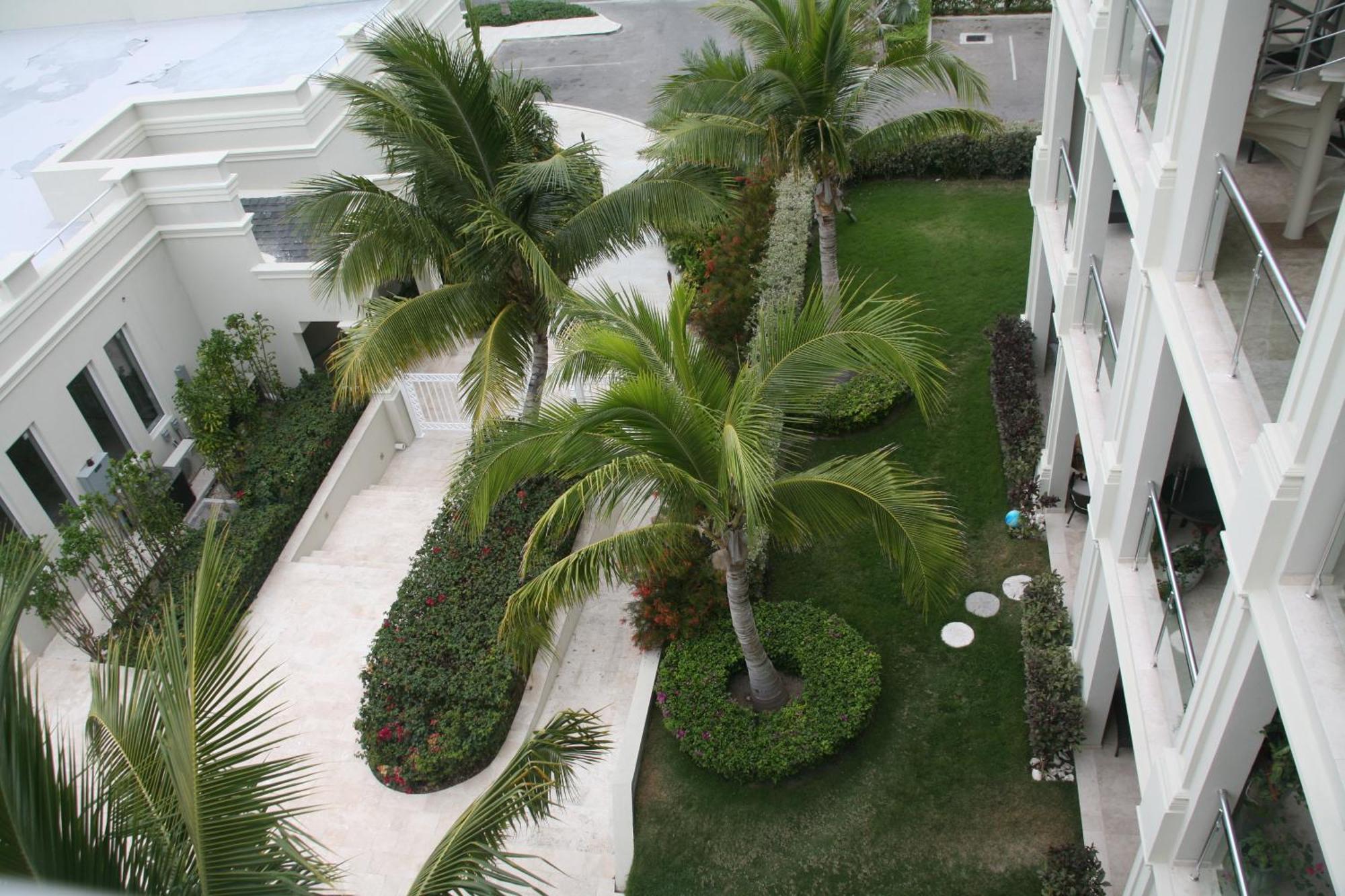 The Atrium Resort Grace Bay Eksteriør billede